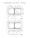 DEVICE FOR CLOSING OFF AN OPENING MADE IN A STRUCTURAL ELEMENT COMPRISING     SYNCHRONIZATION, AND CORRESPONDING AUTOMOBILE diagram and image