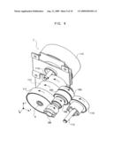 DRIVING FORCE TRANSMITTING DEVICE, IMAGE FORMING APPARATUS, AND DRIVING FORCE TRANSMITTING METHOD diagram and image