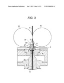 DRAFT ROLLER, SPINNING UNIT, SPINNING MACHINE, AND MANUFACURING METHOD OF     SPUN YARN diagram and image