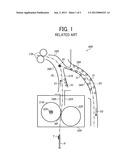 GUIDE DEVICE WITH MECHANISM CAPABLE OF MINIMIZING DAMAGE TO TONER IMAGE BY     WATER DROPLET AND IMAGE FORMING APPARATUS INCORPORATING SAME diagram and image